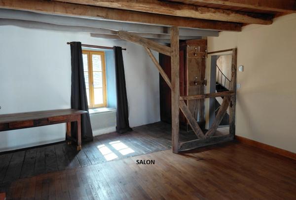 Grande maison rénovée avec atelier, terrasse panoramique et verger – 220 m² – Mourjou (Puycapel - cantal)