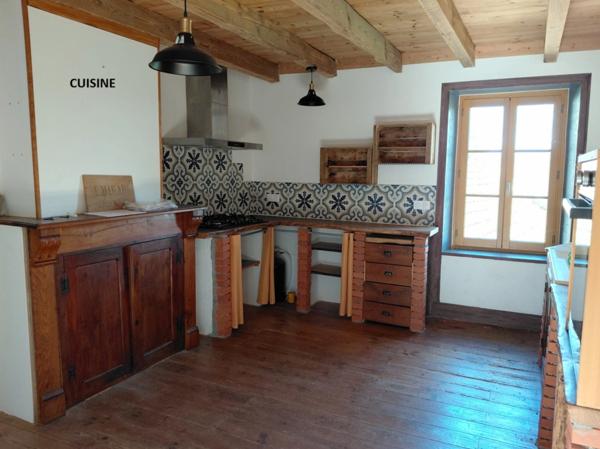 Grande maison rénovée avec atelier, terrasse panoramique et verger – 220 m² – Mourjou (Puycapel - cantal)