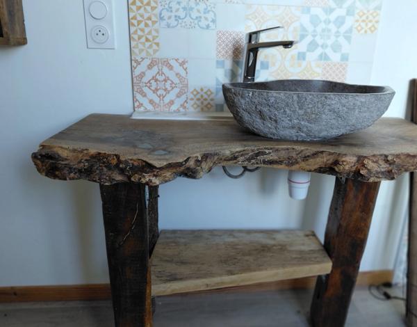 Grande maison rénovée avec atelier, terrasse panoramique et verger – 220 m² – Mourjou (Puycapel - cantal)