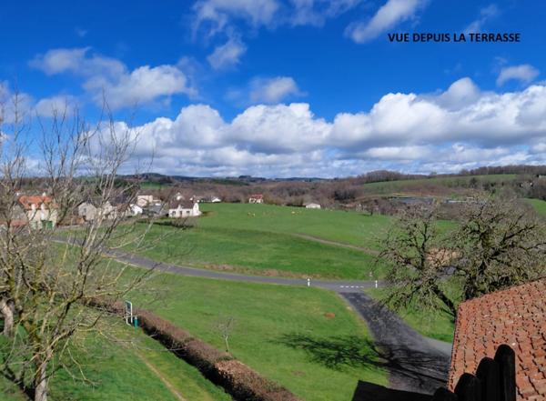 Grande maison rénovée avec atelier, terrasse panoramique et verger – 220 m² – Mourjou (Puycapel - cantal)