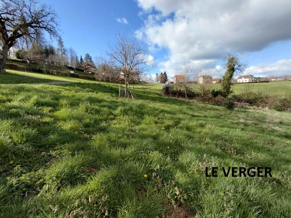 Grande maison rénovée avec atelier, terrasse panoramique et verger – 220 m² – Mourjou (Puycapel - cantal)