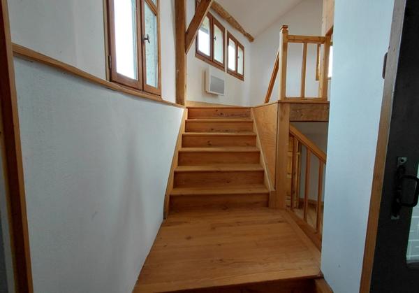 Grande maison rénovée avec atelier, terrasse panoramique et verger – 220 m² – Mourjou (Puycapel - cantal)