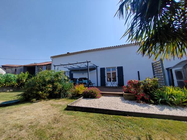 La Châtaigneraie (85120) Maison 8 pièces 220m²