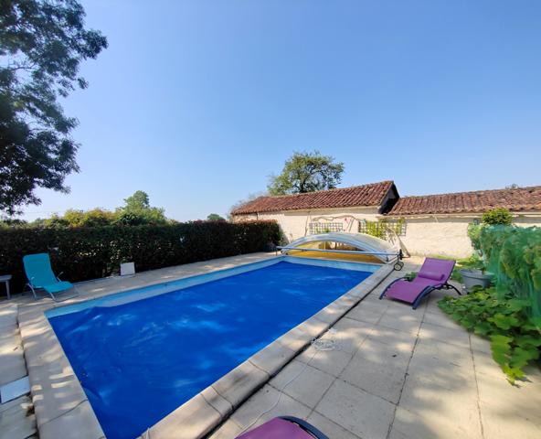 La Châtaigneraie (85120) Maison 8 pièces 220m²