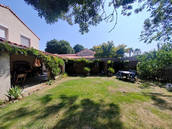 La Châtaigneraie (85120) Maison 8 pièces 220m²