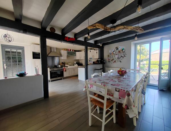 La Châtaigneraie (85120) Maison 8 pièces 220m²