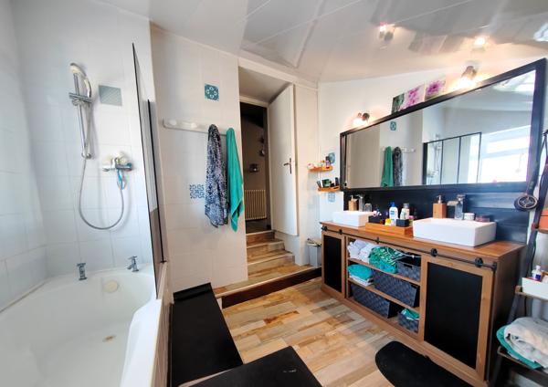 La Châtaigneraie (85120) Maison 8 pièces 220m²