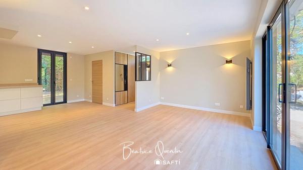 Maison rénovée, plain-pied, 900 m2, RER C à pied