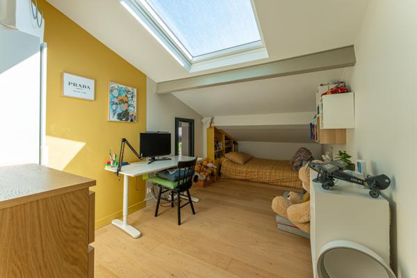 Maison 8 pièce(s) 5 chambre(s) 196 m²