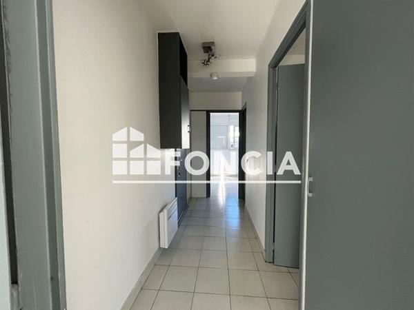 Location Appartement 2 pièces 47.9 m² - 2 AVENUE MONSEIGNEUR CHAUVIN Jonzac 17500