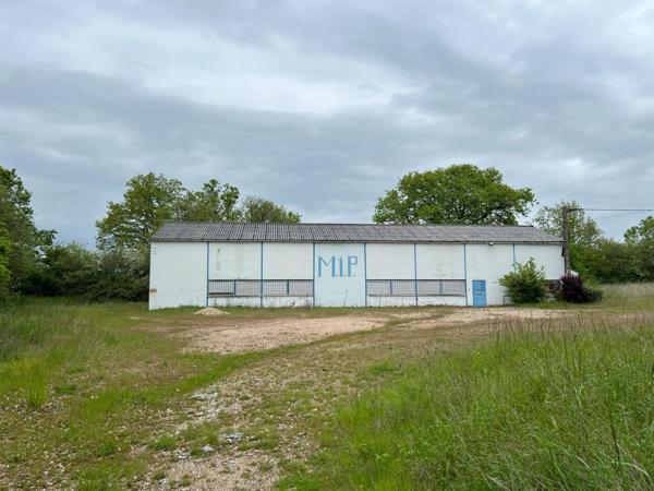 Entrepôt fonctionnel à proximité A20