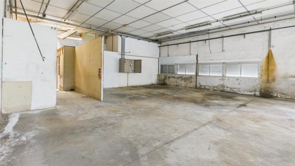 Entrepôt fonctionnel à proximité A20