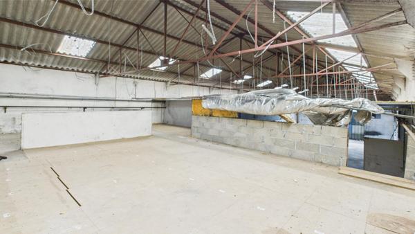 Entrepôt fonctionnel à proximité A20