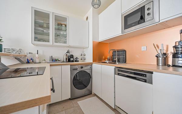 Appartement à vendre    2 pièces • 44,82 m2 Paris 19