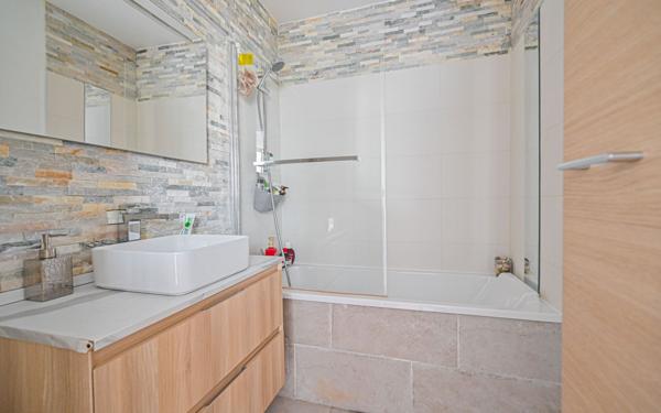 Appartement à vendre    2 pièces • 44,82 m2 Paris 19