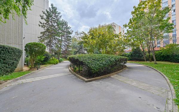 Appartement à vendre    2 pièces • 44,82 m2 Paris 19