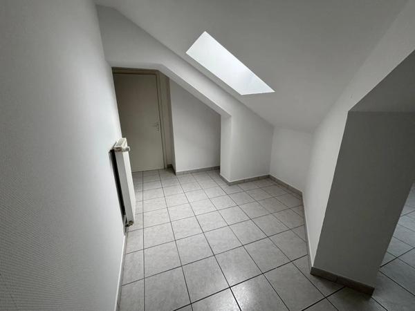 Appartement à louer 4 pièces 85.57m²