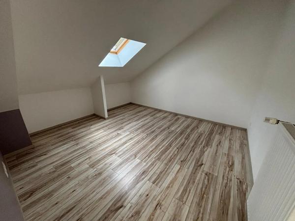 Appartement à louer 4 pièces 85.57m²