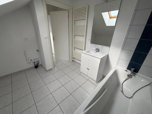Appartement à louer 4 pièces 85.57m²