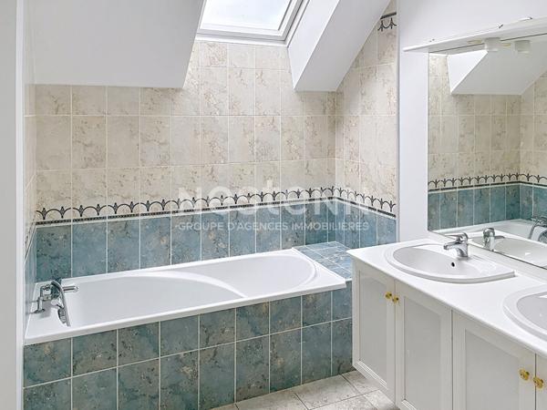 Vivre au coeur de Briollay : maison avec garage et jardin