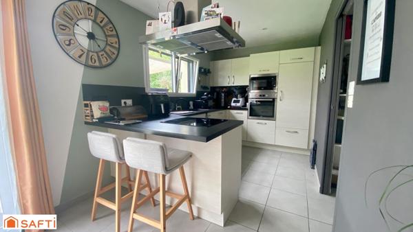 Maison récente dans un cadre verdoyant