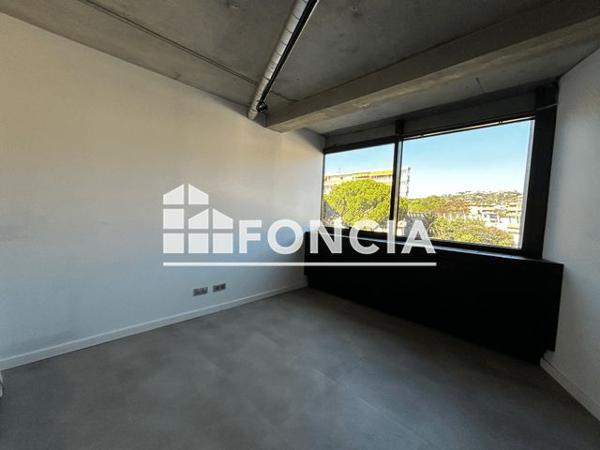 Location Local commercial 2 pièces 50.7 m² - 154 AVENUE DE CANNES Mandelieu 06210