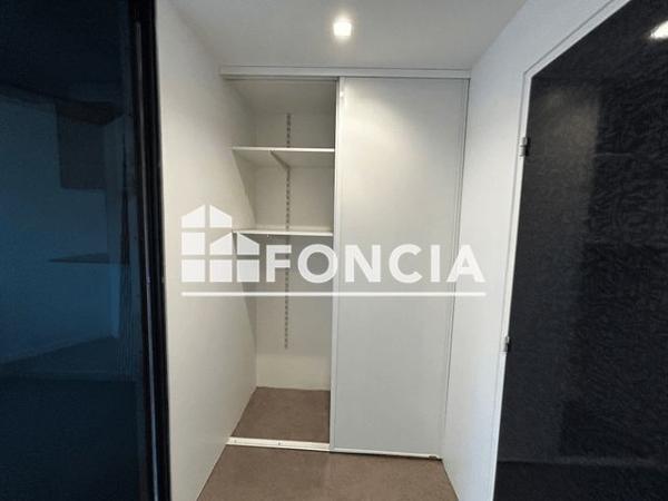 Location Local commercial 2 pièces 50.7 m² - 154 AVENUE DE CANNES Mandelieu 06210