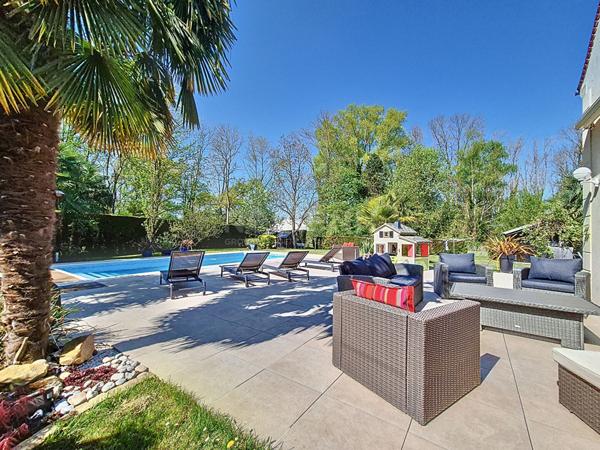 Maison Gouvieux 280M² habitables, jardin 2150 m² avec piscine