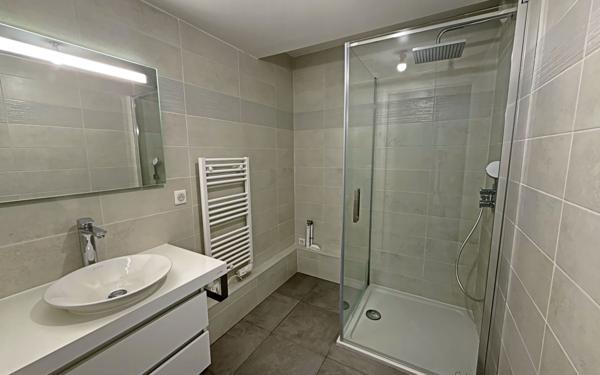 Appartement à vendre    2 pièces • 37 m2 Marseille 8