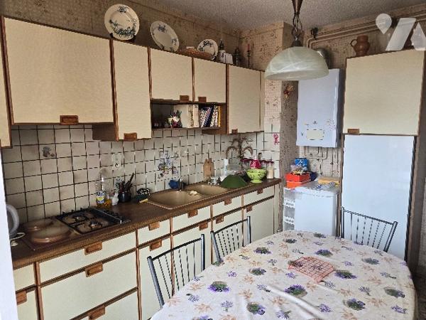 Appartement 4 pièces de 79 m² avec deux balcons, garage et cave – Vichy, Quartier de France
