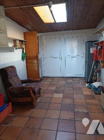 Maison semi mitoyenne, proximité de toutes commodités, secteur prisé et recherché.