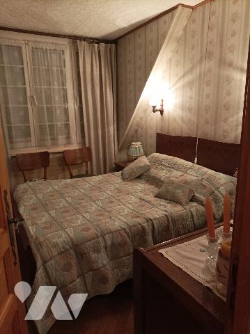 Maison semi mitoyenne, proximité de toutes commodités, secteur prisé et recherché.