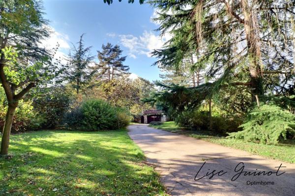 PROPRIÉTÉ, DÉPENDANCES ET TENNIS SUR 2 HECTARES