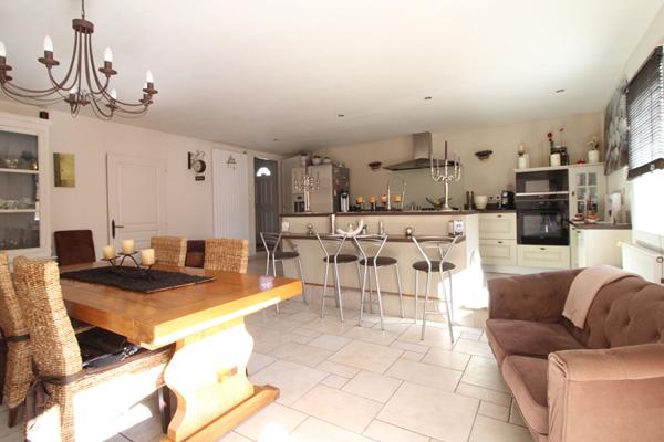 A vendre secteur Barnabé à Boulazac Isle Manoire, maison type 6 avec terrasses