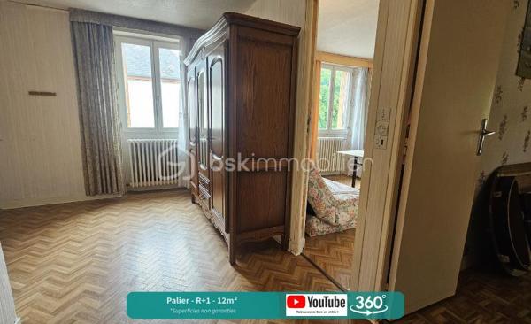 Une maison en exclusivité avec ses points forts :

- Centre ville d'Artenay
- Petit budget
- Gros potentiel
- Grenier aménageable
- Beaux volumes 
- Luminosité

Le secteur : 

La maison se trouve dans la commune d'Artenay, bénéficiant ainsi des commerces de proximité, des commodités, professionnels de sante, ainsi que des établissements scolaires jusqu'au collège. 

Villes à proximité :

La Nationale 20 ainsi que l'autoroute pour Paris-Orléans, font d'Artenay un secteur privilégié, sans oublier la gare SNCF pour Paris-Orléans également. Vous serez à 15min du cap Saran, 25min d'Orléans et Angerville, 40min d'Etampes... 

La maison, d'une superficie habitable de 65m2, est sur 3 niveaux. 

Le rez de chaussée : 

Vous y trouverez une cuisine, une pièce à vivre, une salle d'eau avec toilettes ainsi qu'un cellier. 

L'étage : 

Un grand palier donne accès à deux chambres. C'est un vrai R+1, et vous n'aurez donc pas de mansardes. 
Une trappe avec échelle escamotable donne accès au grenier aménageable. 

Côté technique : 

Assainissement collectif, chaudière gaz de ville

Visite virtuelle 360° sur demande,
Vidéo de présentation sur ma page YouTube,
J'attends votre appel pour planifier une visite. Dans le cadre de votre projet d’acquisition et conformément aux dispositions de la loi ELAN, nous souhaitons vous informer de vos droits avant la visite du bien que vous envisagez. Nous vous rappelons que vous avez la possibilité de vous faire accompagner, lors de la visite, par un professionnel de la construction de votre choix (architecte, expert en bâtiment, maître d’œuvre, artisan, etc.). Cette démarche peut vous permettre d’obtenir un avis technique éclairé sur l’état du bien, d’identifier d’éventuels travaux à prévoir et de sécuriser votre projet d’acquisition. Nous vous remercions de bien vouloir nous informer en amont de la visite si vous souhaitez être accompagné(e), afin de faciliter l’organisation de celle-ci dans les meilleures conditions.