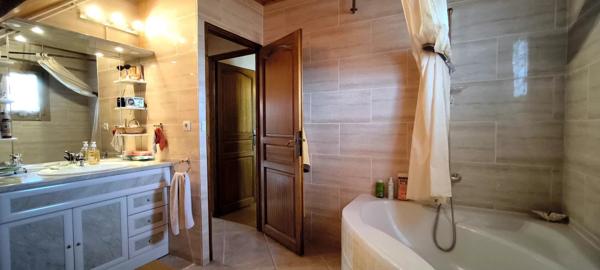 Villa 6 pièces 169m2, terrain avec piscine