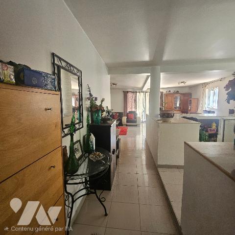 Beau potentiel pour cette maison : idéal pour famille ou revenus locatifs. Ne manquez pas !