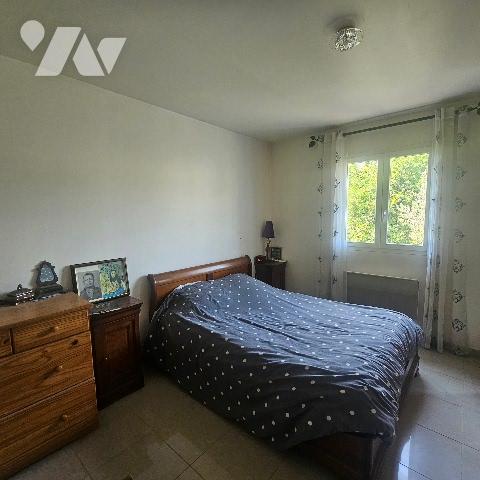 Beau potentiel pour cette maison : idéal pour famille ou revenus locatifs. Ne manquez pas !