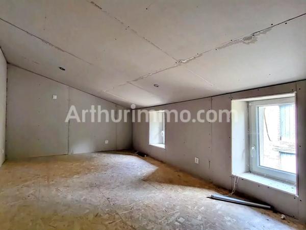 Vente                                                      Maison de village
                        
                     3 pièces                      71 m2                     à Saint-Julien-Molin-Molette
