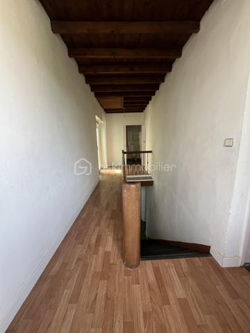 Découvrez ce plateau de 108 m² à aménager situé au 2ème et dernier étage d’une bâtisse pleine de charme, sur la commune de Renage.

Superficie : 108 m²
Petit extérieur privatif
1 place de parking privative
Monte-charge privatif desservant exclusivement le dernier étage
Travaux à prévoir – laissez libre cours à vos envies pour créer un espace unique et personnalisé
Bien situé dans une copropriété de 5 lots
Proche des commerces et commodités
Beau potentiel d’aménagement, volumes agréables et nombreuses possibilités selon vos projets.

Idéal pour un premier achat, un investissement locatif ou un projet sur mesure.