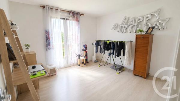 Appartement F3 à vendre  4 pièces - 90,29 m 2   MOULINS  - 03