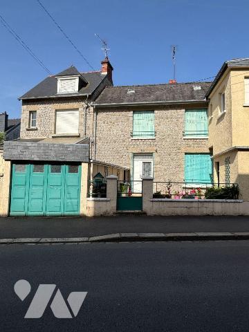 NOUVEAU!
FOUGERES Bonabry, Maison de ville proposant 148 m² habitables :
RDC : séjour-salon a...