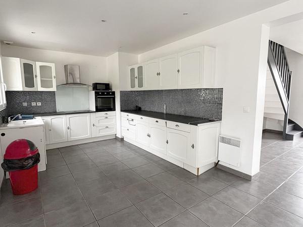 Maison familale récente, 4 chambres , proche gare de MAINTENON