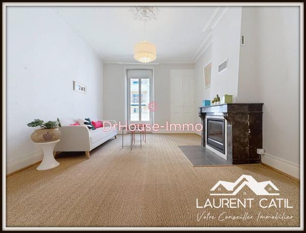 Appartement à louer 4 pièces de 84 m²