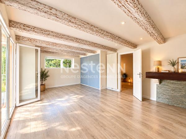 Villa 5 pièces à vendre à Saint-Raphaël avec piscine et garage