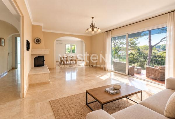 Villa 5 pièces à vendre à Saint-Raphaël avec piscine et garage