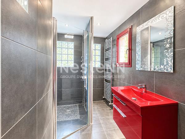 Villa 5 pièces à vendre à Saint-Raphaël avec piscine et garage