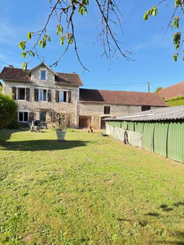 PROCHE DE SARLAT LA CANÉDA À RENOVER FORT POTENTIEL