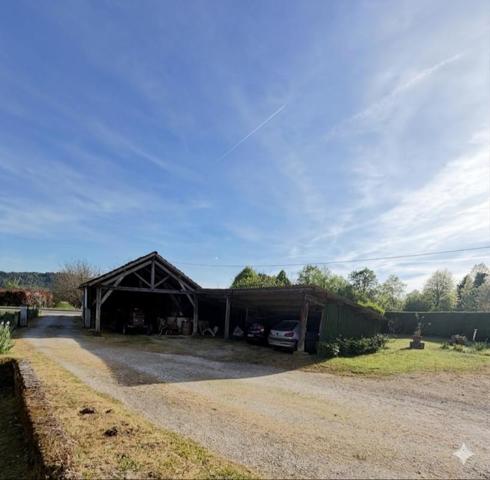 PROCHE DE SARLAT LA CANÉDA À RENOVER FORT POTENTIEL