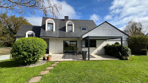 A vendre - Maison d'architecte en campagne de Landévant et son terrain d'environ 20 000m²